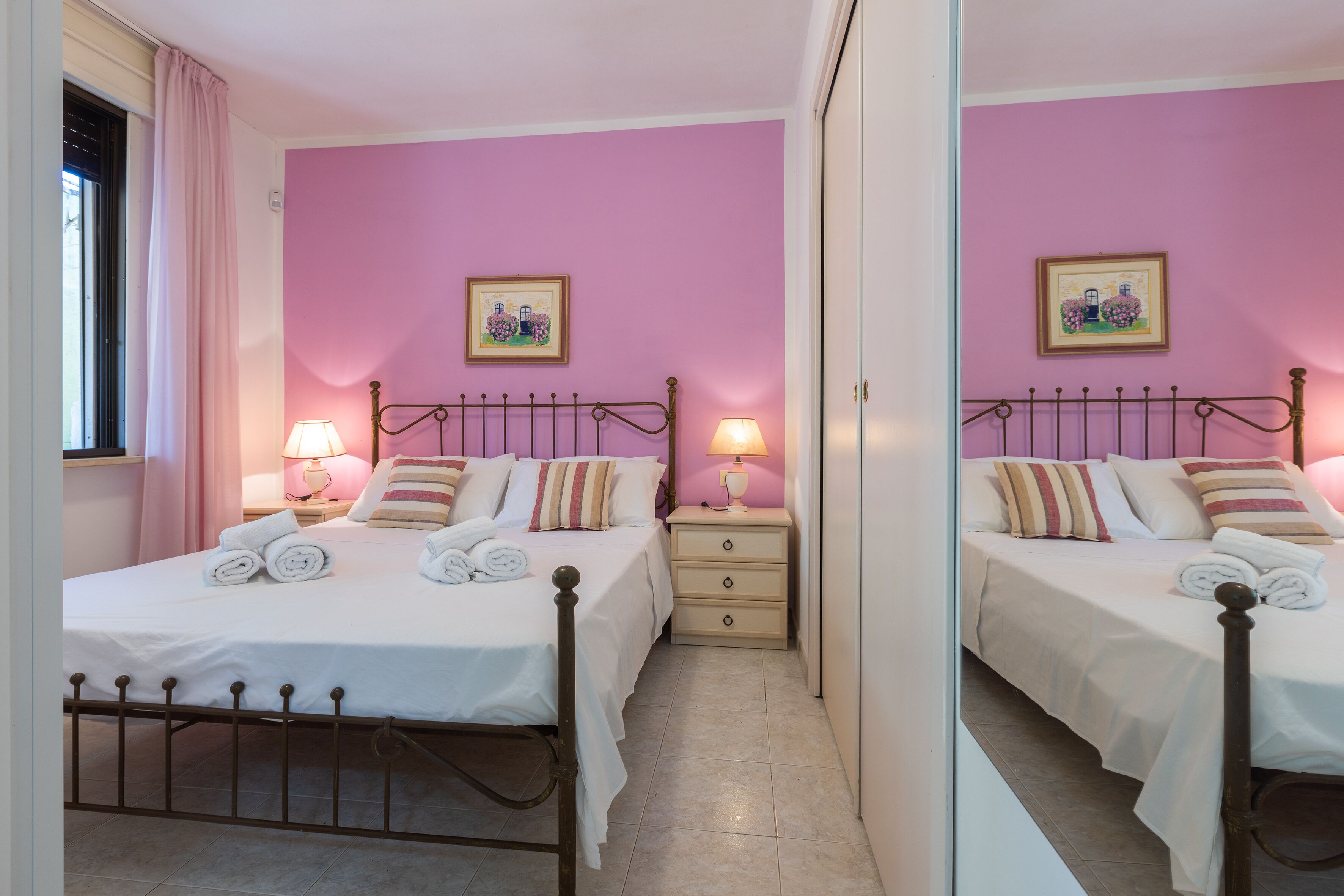 Apartment | Hochwertige Bettwaren, Zimmersafe, Schreibtisch, Verdunkelungsvorhänge