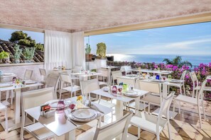Free daily continental breakfast - Villa Taormina (Taormina)