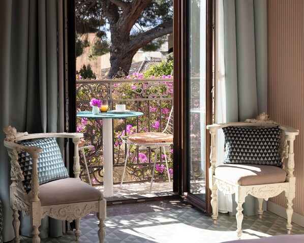 Junior Suite | Living area | Flat-screen TV - Villa Taormina (Taormina)