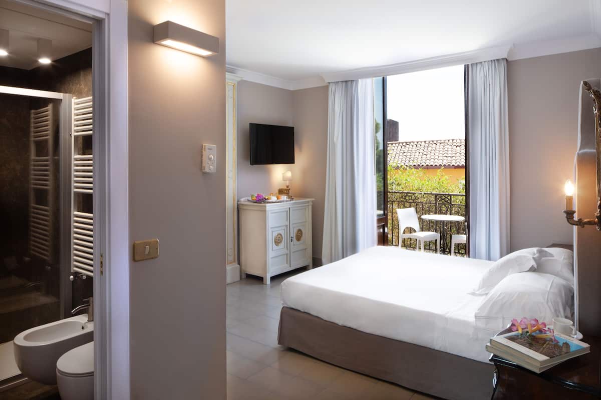 superior double room | premium bedding, in-room safe, blackout curtains, iron/ironing board