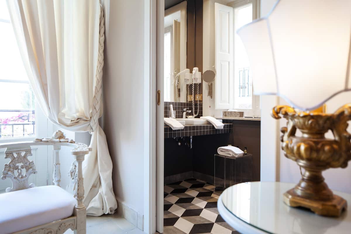 junior suite | bathroom | free toiletries, hair dryer, slippers, towels