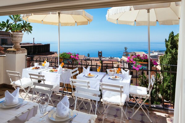 Free daily continental breakfast - Villa Taormina (Taormina)