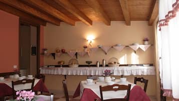 Daily buffet breakfast (EUR 10.00 per person)