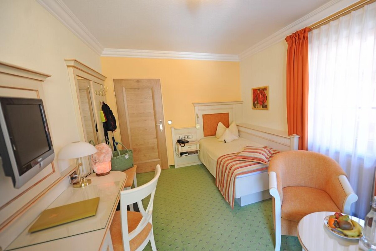 Single Room, Balcony