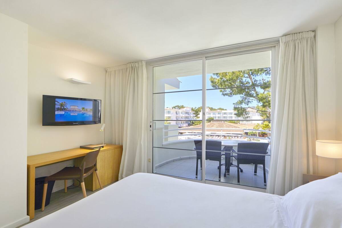 Minibar, in-room safe, desk, blackout drapes
