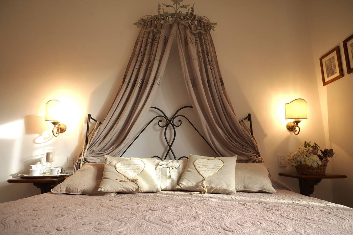 Apartment, 2 Bedrooms (1B) | Cots/infant beds, bed sheets