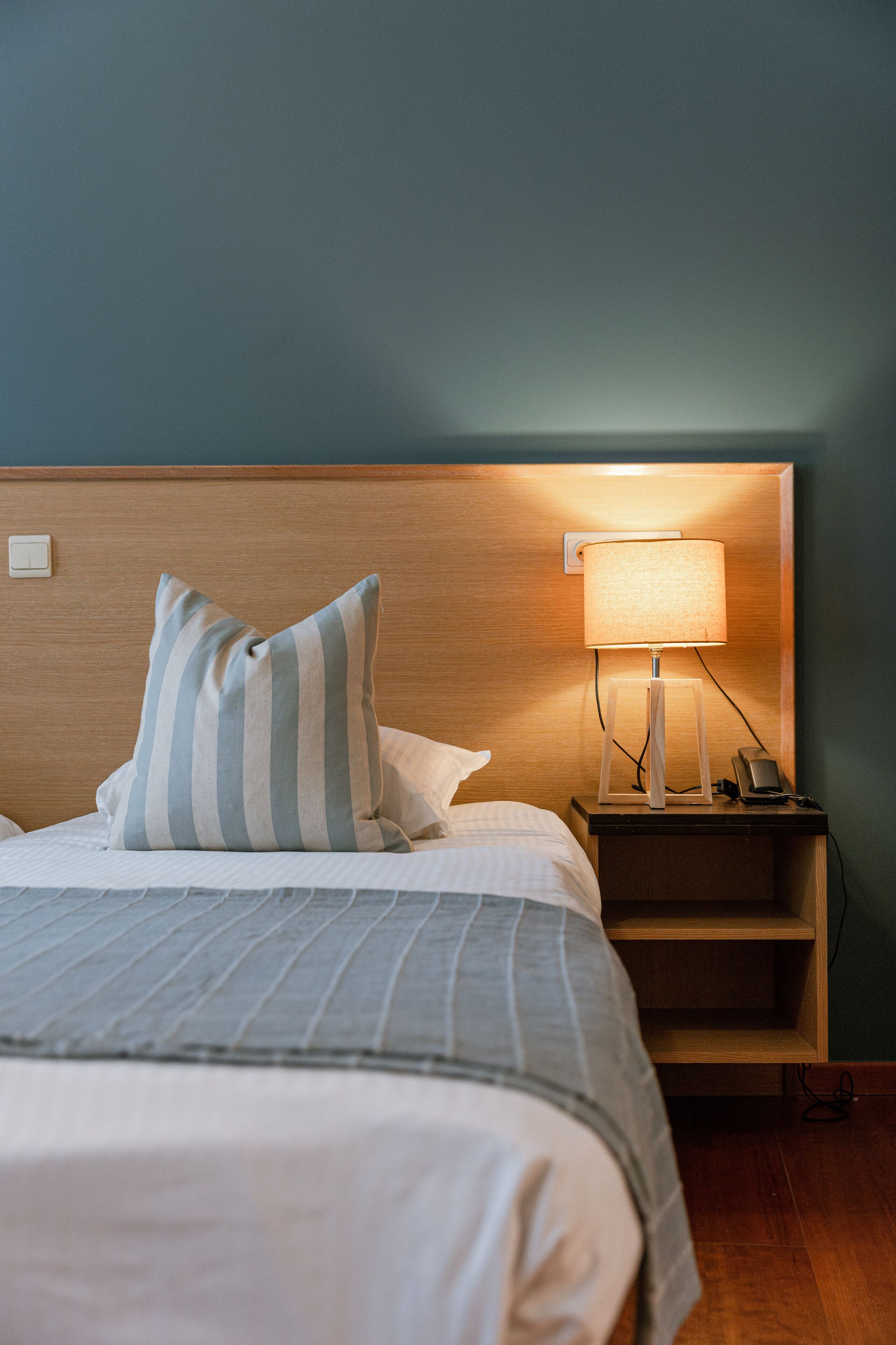 triple room | premium bedding, in-room safe, desk, laptop workspace