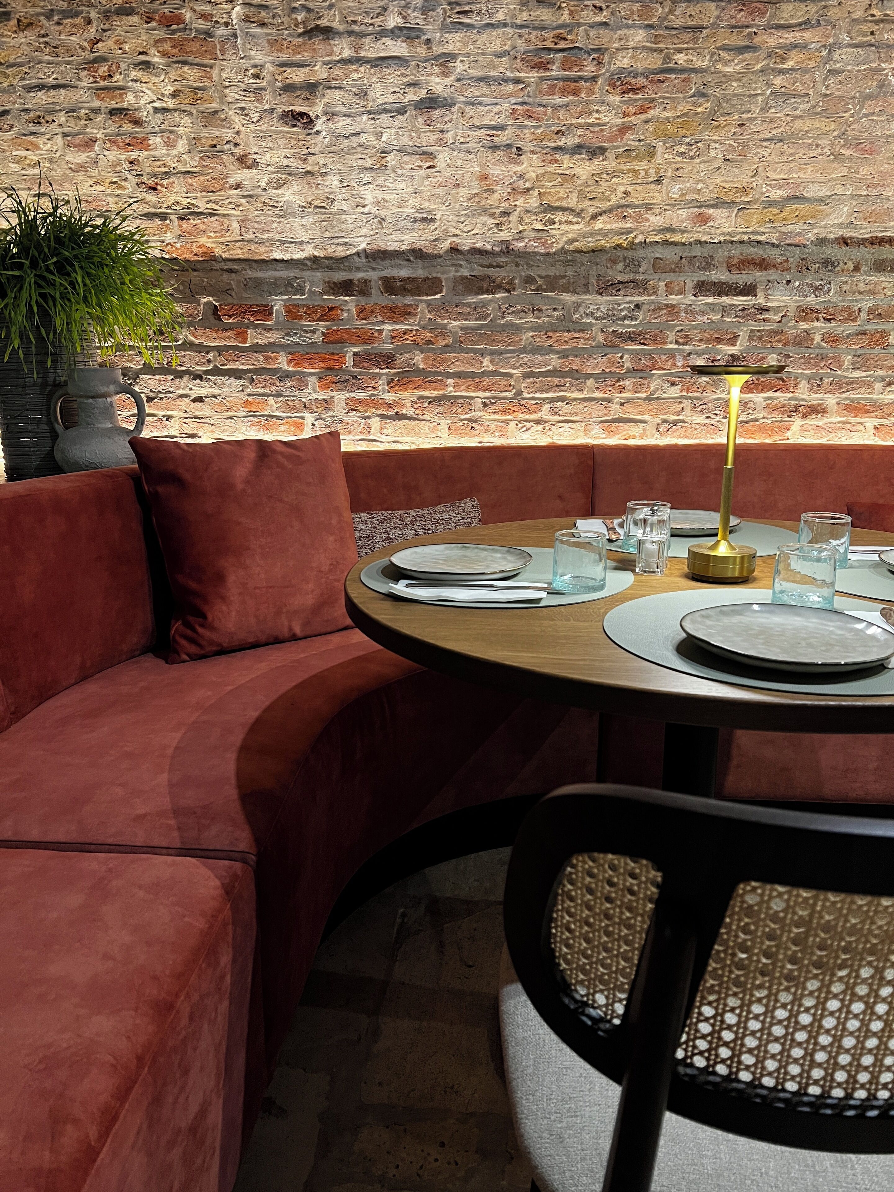 daily continental breakfast (eur 20 per person)