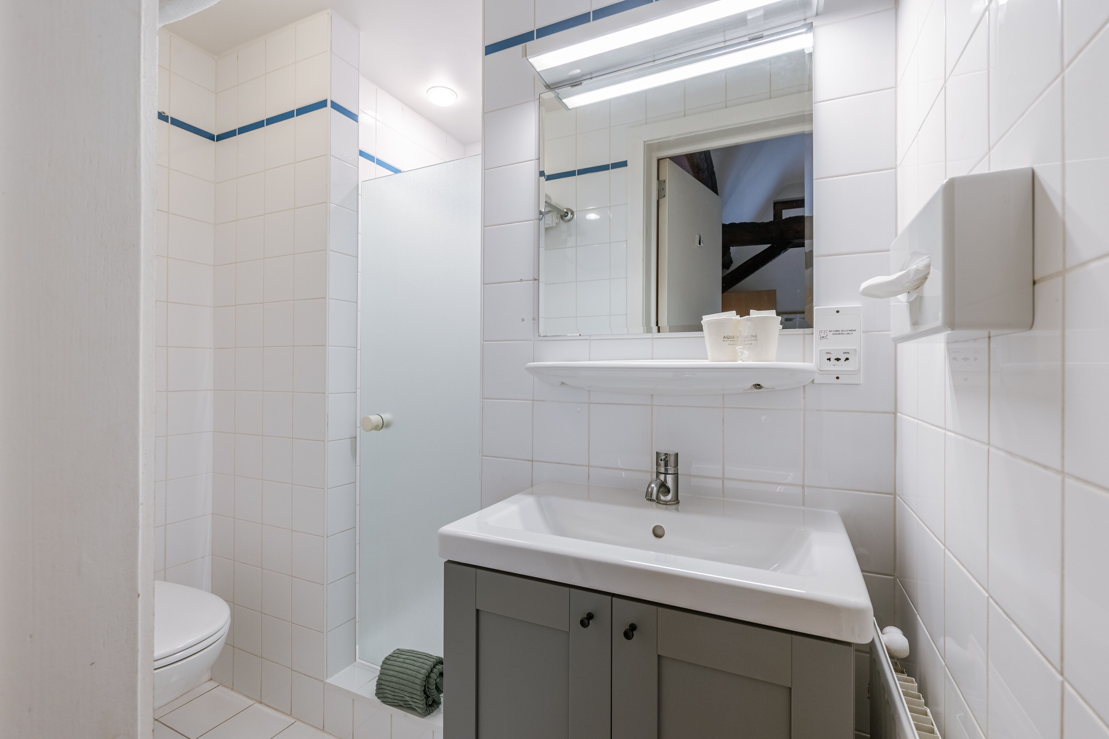separate bathtub and shower, free toiletries, hair dryer, towels