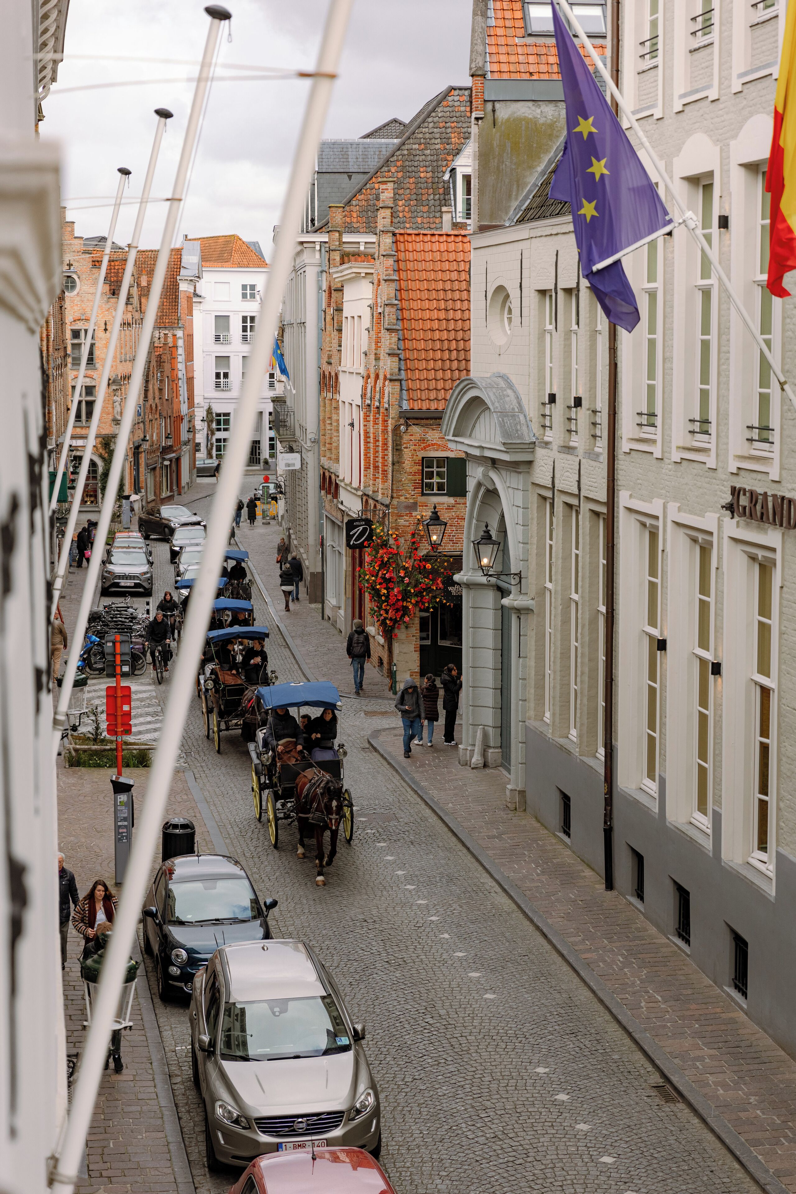 premium bedding, in-room safe, desk, laptop workspace