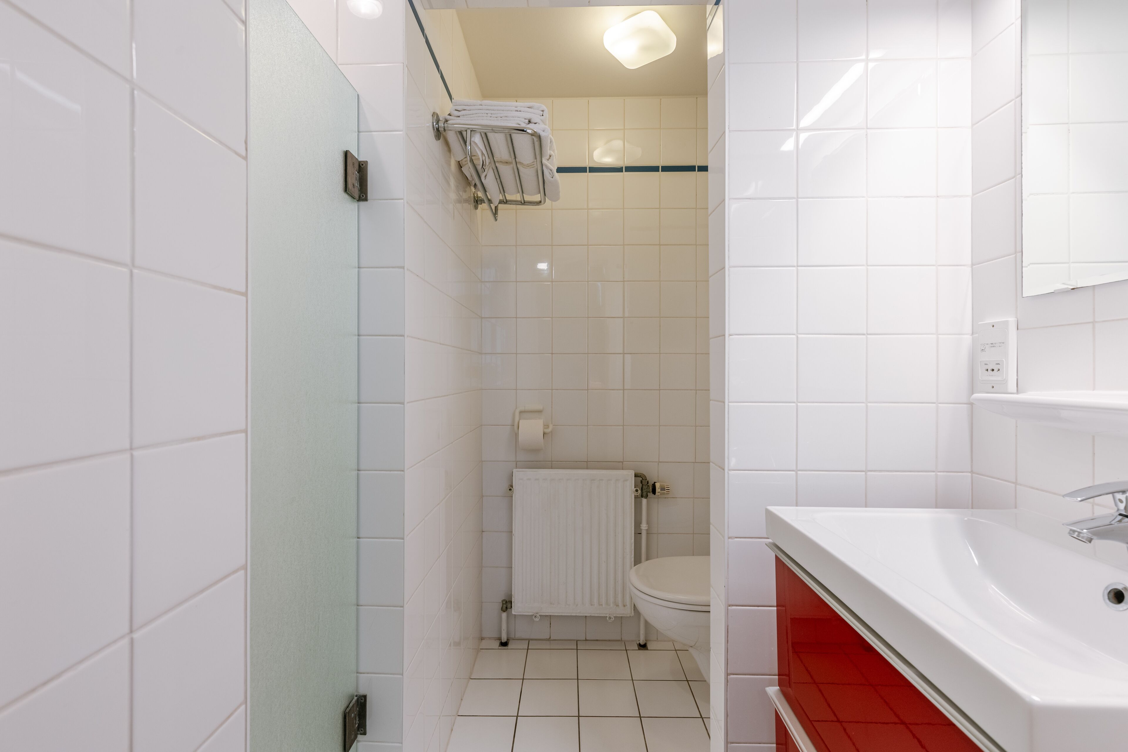 classic quadruple room | bathroom | separate bathtub and shower, free toiletries, hair dryer, towels