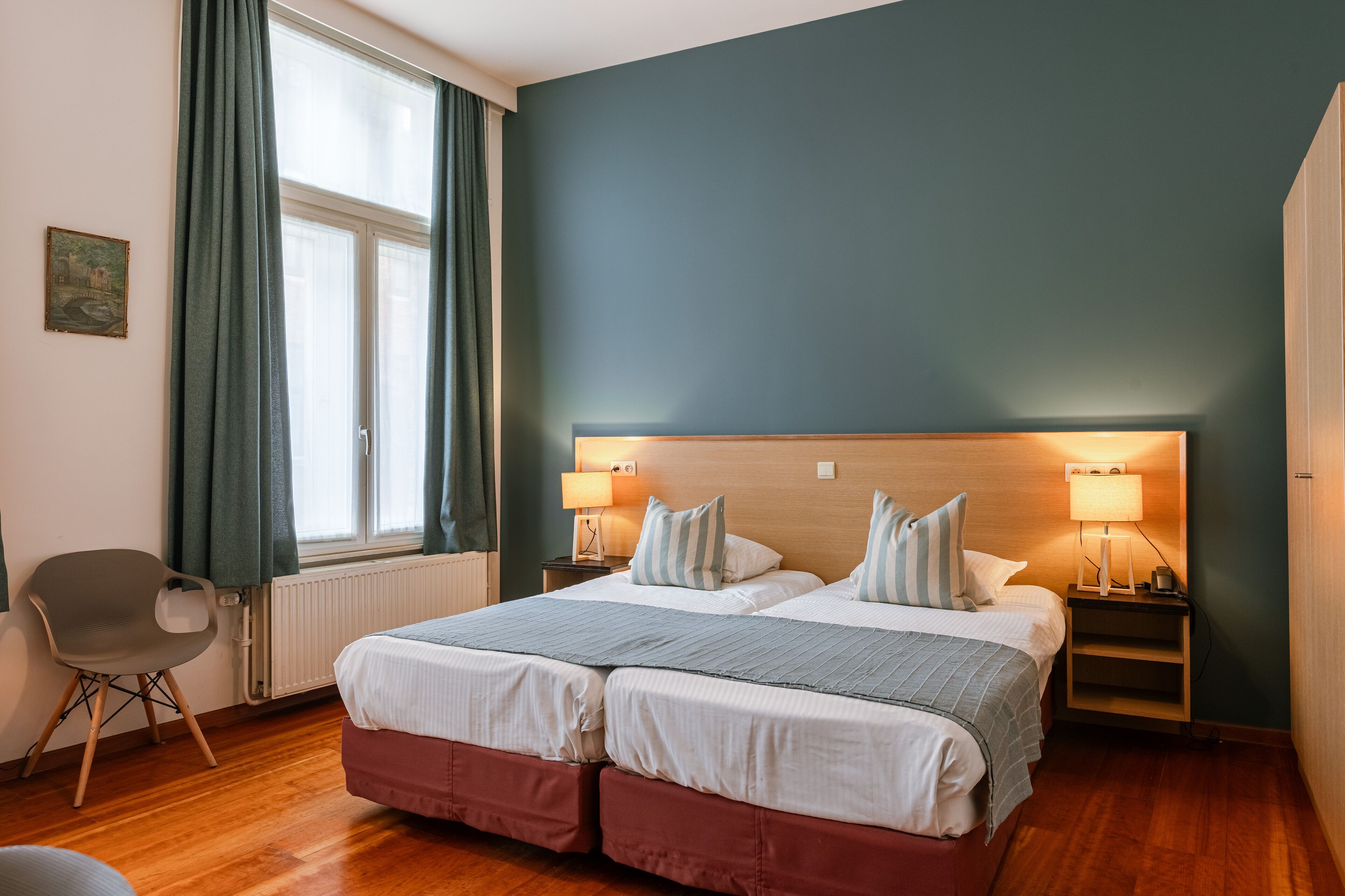 triple room | premium bedding, in-room safe, desk, laptop workspace