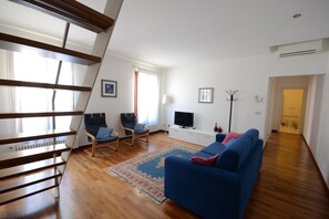 Suite, 3 camere da letto, vista canale | 1 camera, biancheria da letto ipoallergenica, copriletto in piuma