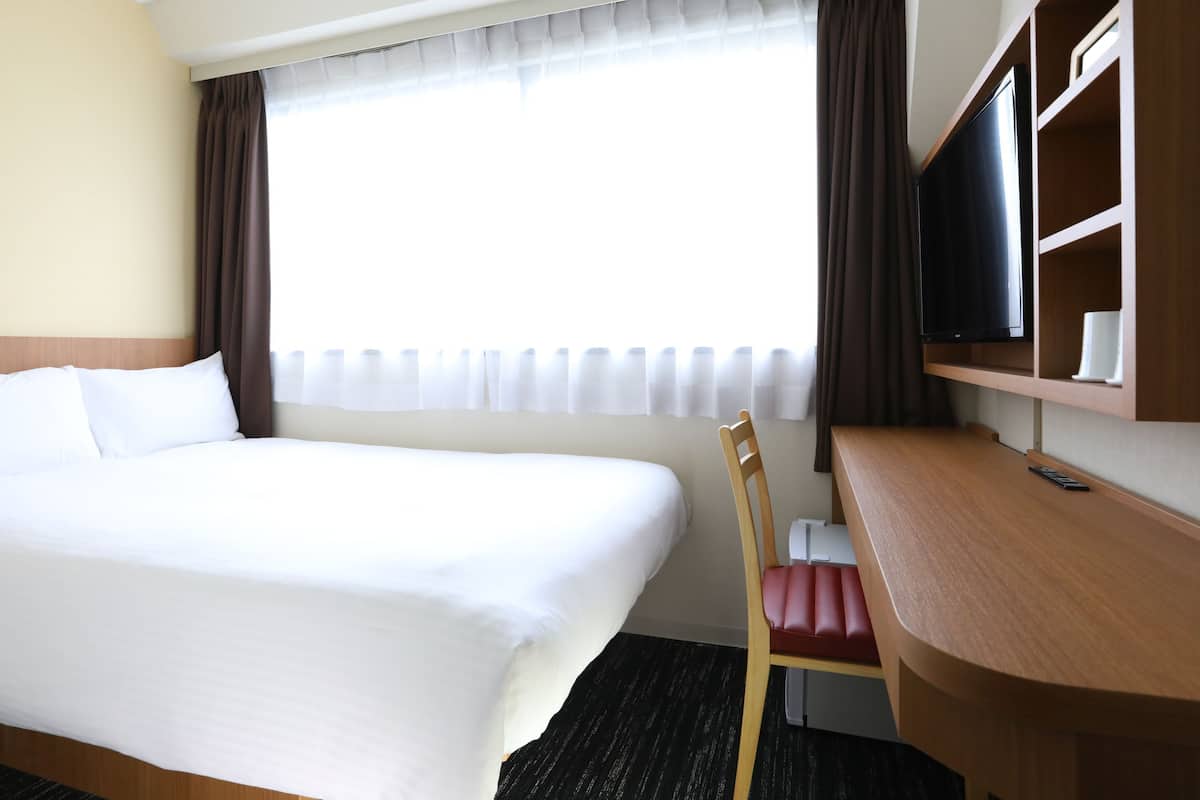 Desk, blackout curtains, iron/ironing board, free WiFi