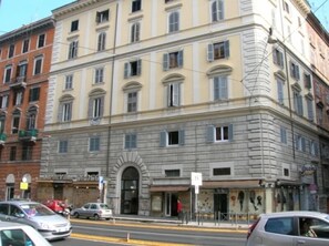 Property entrance - Momi B&B (Rome)