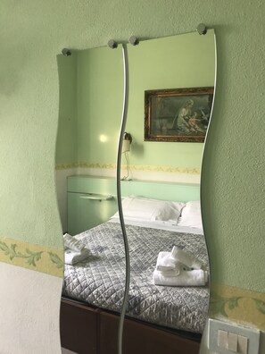 In-room safe, desk, iron/ironing board, rollaway beds - Ad Centrum B&B di Fraccaroli Fabio (Verona)