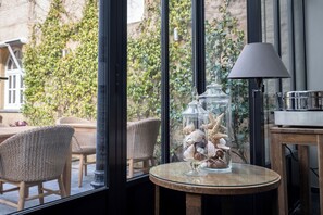 Free daily buffet breakfast - Ter Duinen (Bruges)