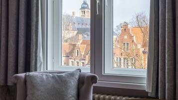 Triple Room, Canal View | In-room safe, desk, blackout curtains, soundproofing