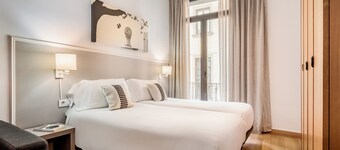 Aspasios Plaza Real Apartments 