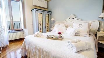 Minibar, iron/ironing board, free WiFi