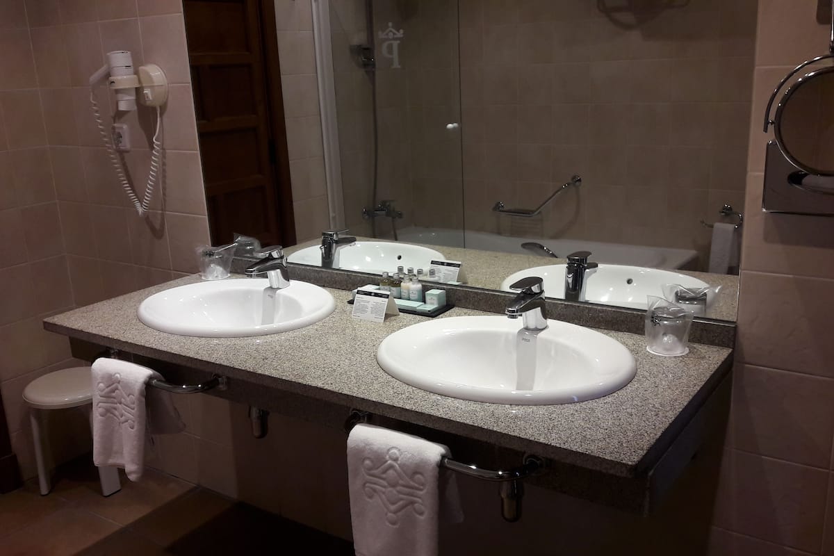 minibar, in-room safe, desk, free wifi