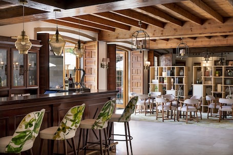 Bar (en el alojamiento). Parador De Cambados