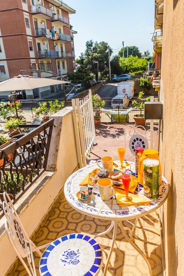 Habitació doble de luxe, 1 dormitori, bany privat, vistes al jardí | Zona de menjador de l'habitació