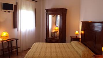 Economy Double Room | Premium bedding, Select Comfort beds, minibar, in-room safe