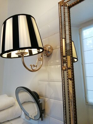 Deluxe Double Room, Private Bathroom | Bathroom