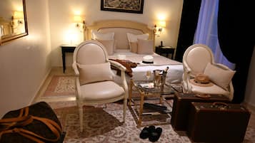 Superior tweepersoonskamer, privébadkamer | Luxe beddengoed, pillowtop-bedden, een minibar, een kluis op de kamer