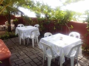 Tempat makan luar