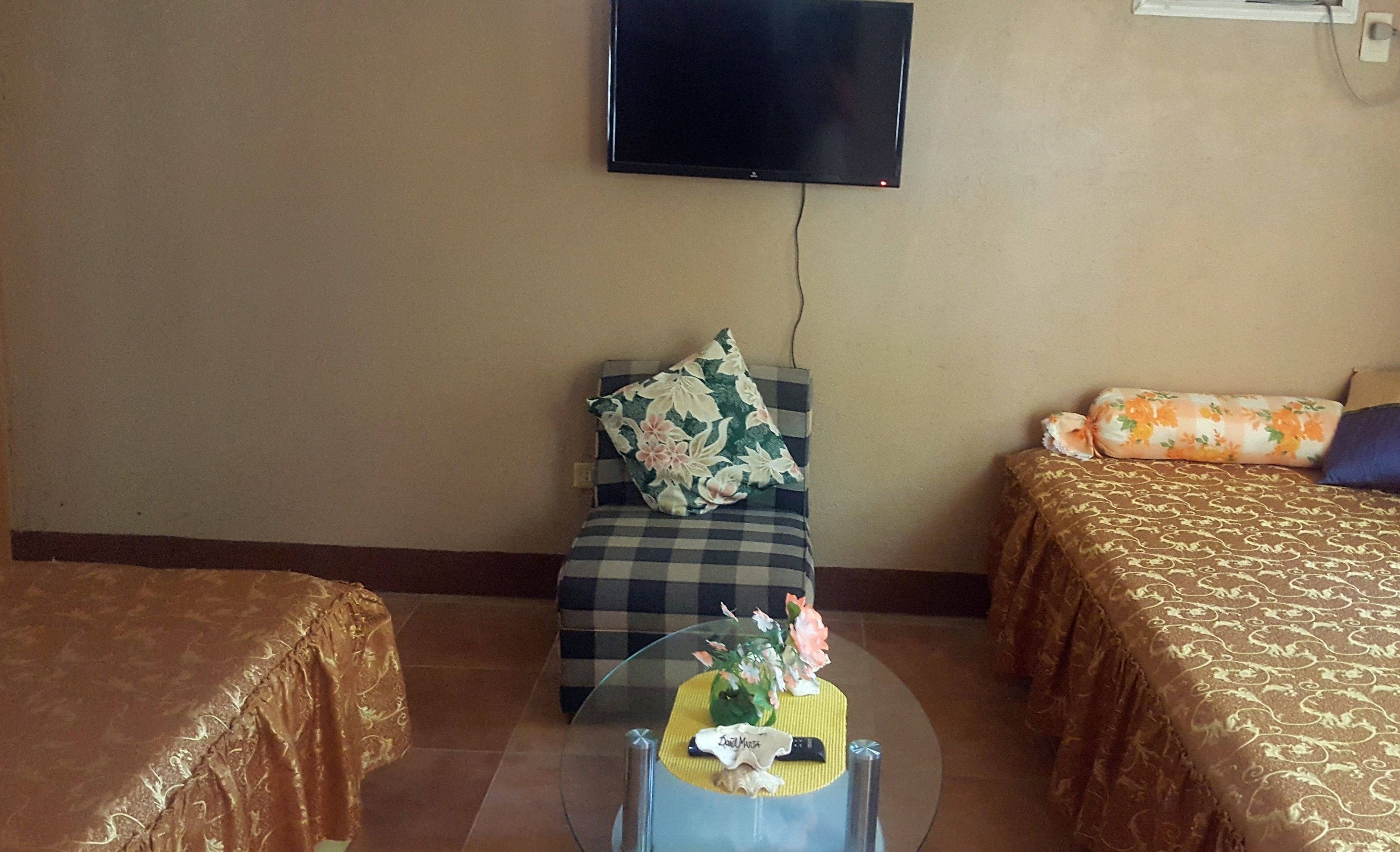 deluxe double room, 2 bedrooms, smoking, partial ocean view | living room | led tv, first-run films