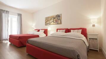 Værelse til 4 personer - balkon | 1 soveværelse, premium-sengetøj, Select Comfort-senge, skrivebord