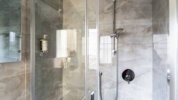 Chambre Luxe, salle de bains privée | Salle de bain