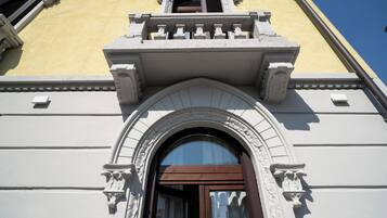 Standaard kamer, 2 eenpersoonsbedden, privébadkamer | Select Comfort-bedden, een bureau, gratis wifi