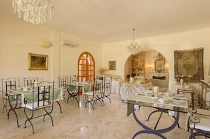 Desayuno buffet incluido todos los días 