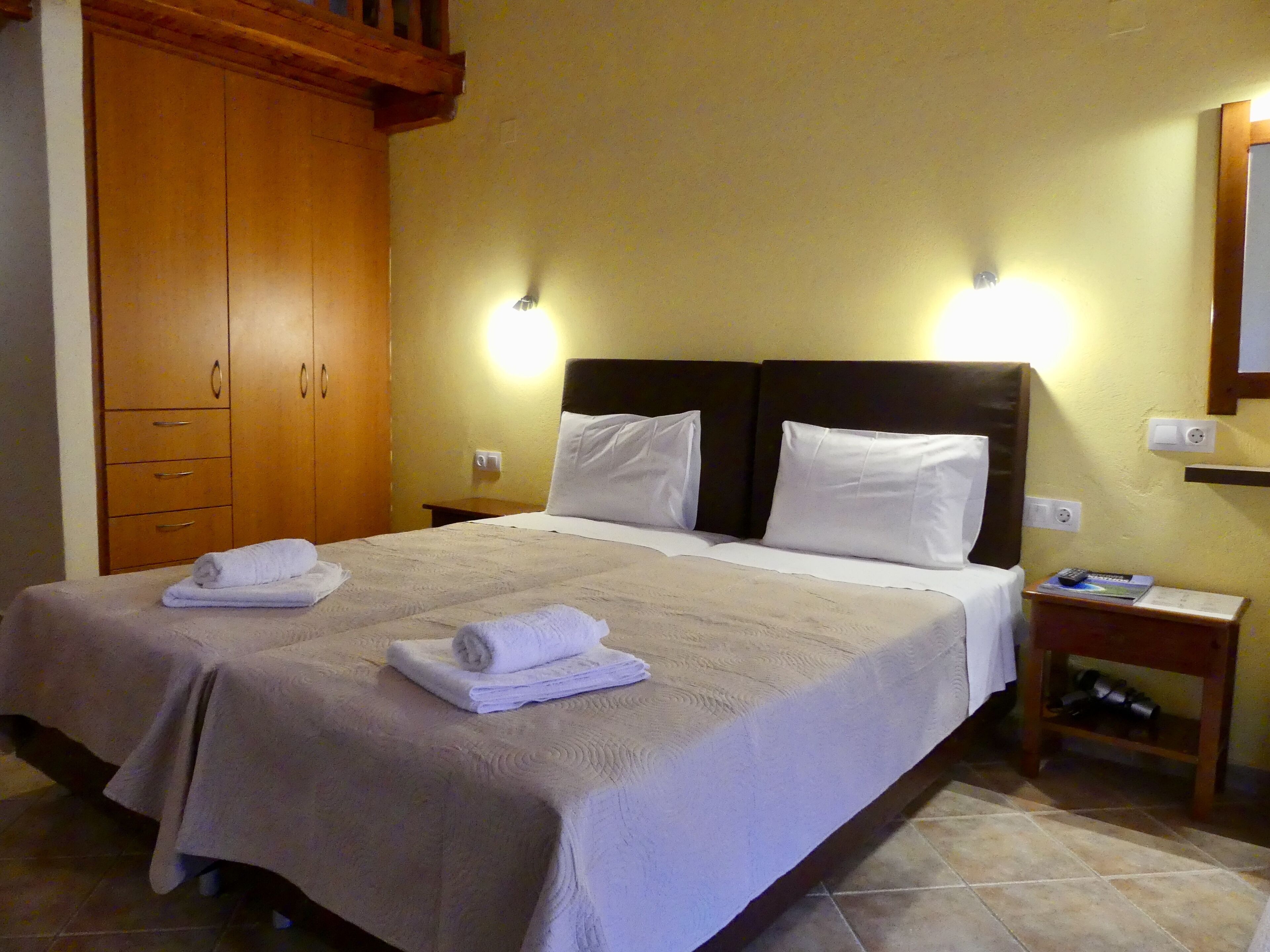 In-room safe, WiFi (free), bed sheets