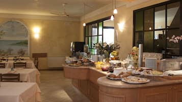 Colazione a buffet inclusa, servita tutte le mattine 