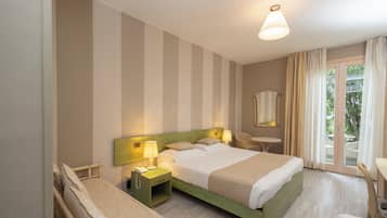 Familiekamer | Hypoallergeen beddengoed, donzen dekbedden, een kluis op de kamer