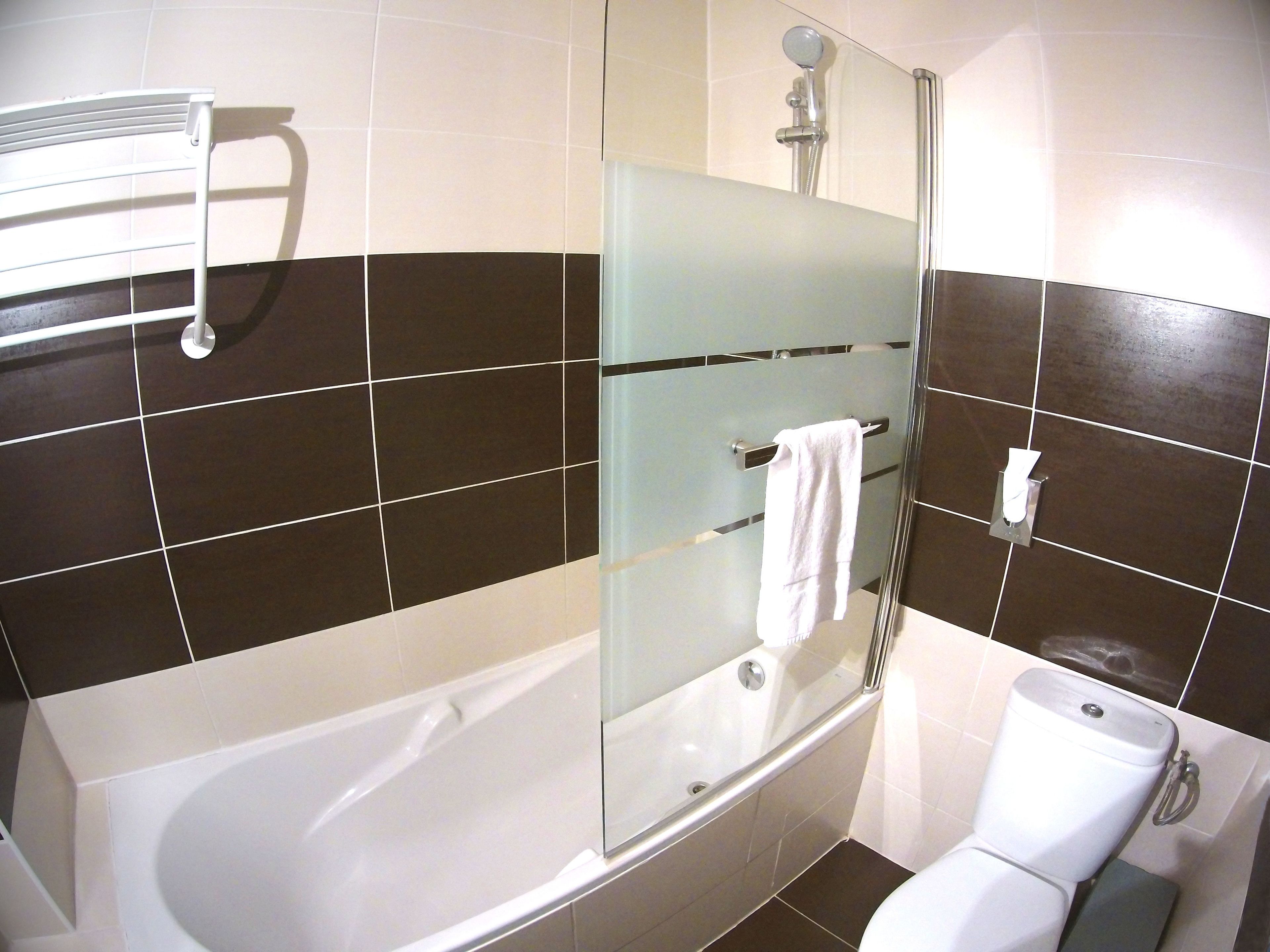 triple room (1 double + 1 single) | bathroom | shower, free toiletries, hair dryer, towels