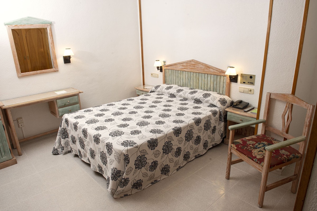 Double Room | Minibar, in-room safe, desk, blackout curtains