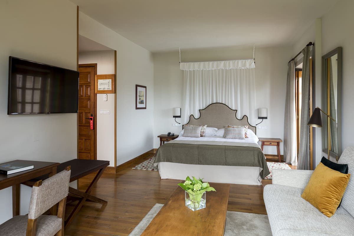 Junior Suite | 1 bedroom, premium bedding, minibar, in-room safe
