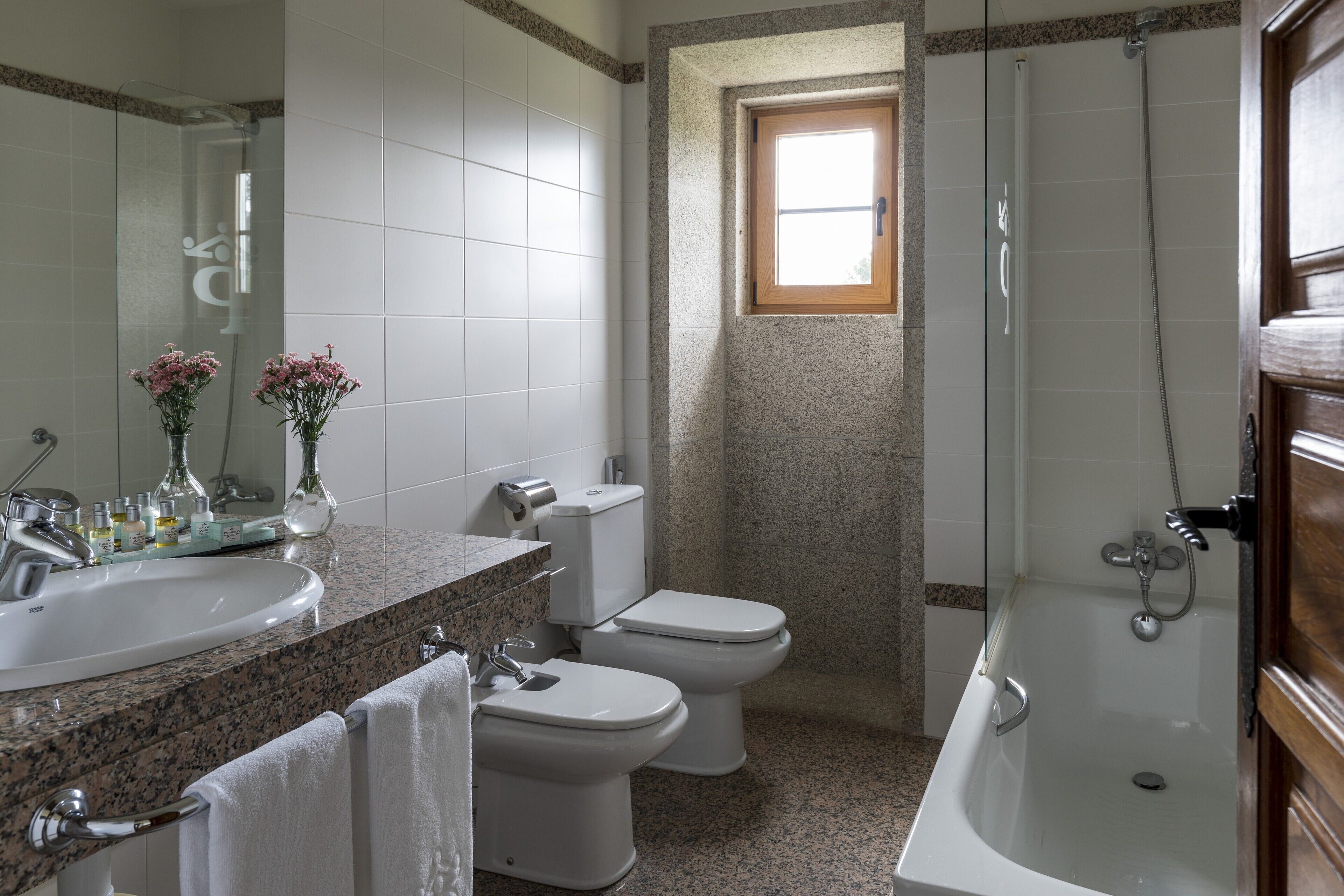 superior double or twin room | bathroom | bathtub, eco-friendly toiletries, hair dryer, bidet