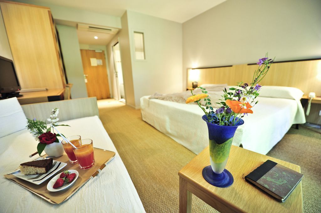 privilege triple room | room service – dining