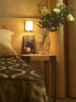 Tweepersoonskamer | Luxe beddengoed, een bureau, verduisterende gordijnen