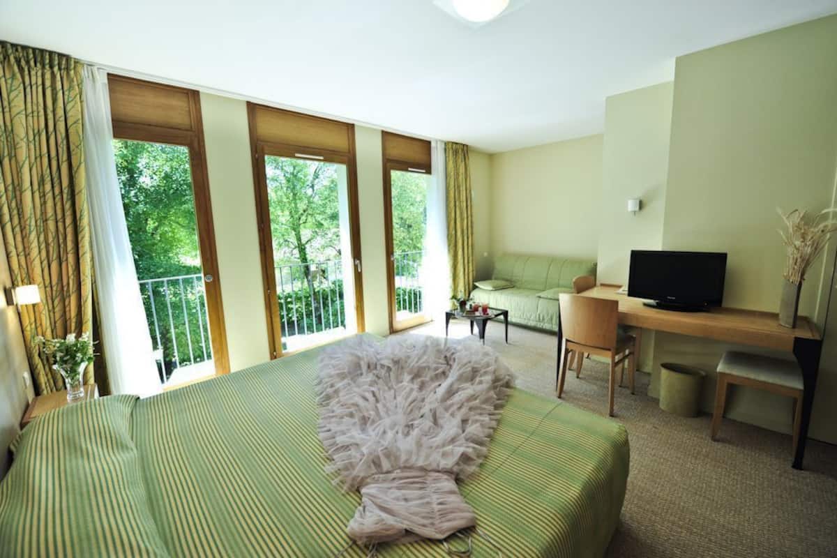 Exclusieve tweepersoonskamer | Luxe beddengoed, een bureau, verduisterende gordijnen