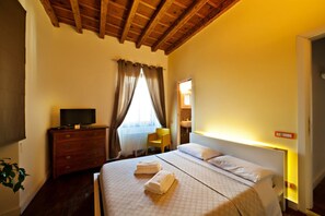 Egyptian cotton sheets, premium bedding, pillowtop beds, desk - B&B SubUrbe Roma (Rome)