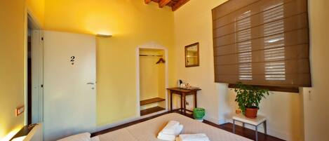 Double Room | Egyptian cotton sheets, premium bedding, pillowtop beds, desk