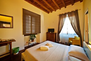 Egyptian cotton sheets, premium bedding, pillowtop beds, desk - B&B SubUrbe Roma (Rome)