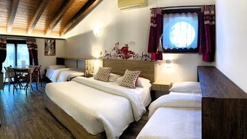 Comfort Double Room, 1 Double Bed, Non Smoking - ENTRY WITH CODE AND KEYPAD AND ONLINE CHECK-IN | Couette en duvet d'oie, minibar, coffres-forts dans les chambres